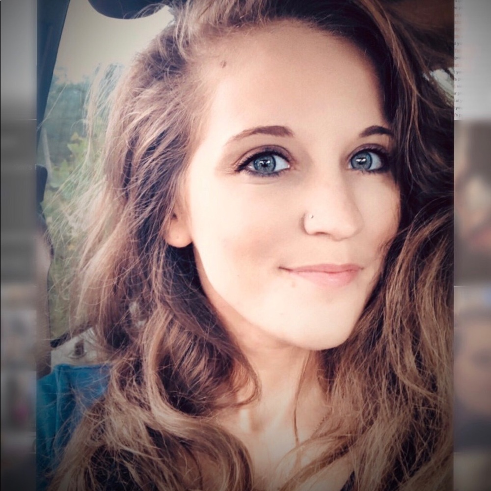 Meet your Posher, Ashley